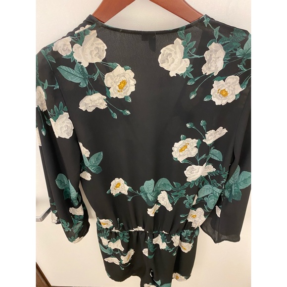 Floral romper 🌼 - Picture 4 of 4